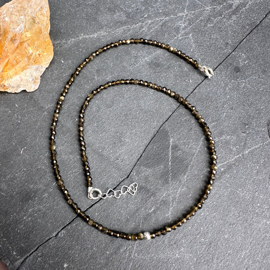 Grounded Glow - Obsidian auriu - Choker cu cristale naturale