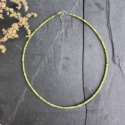 Abundance & stability - Jad canadian - choker cu cristale naturale și argint