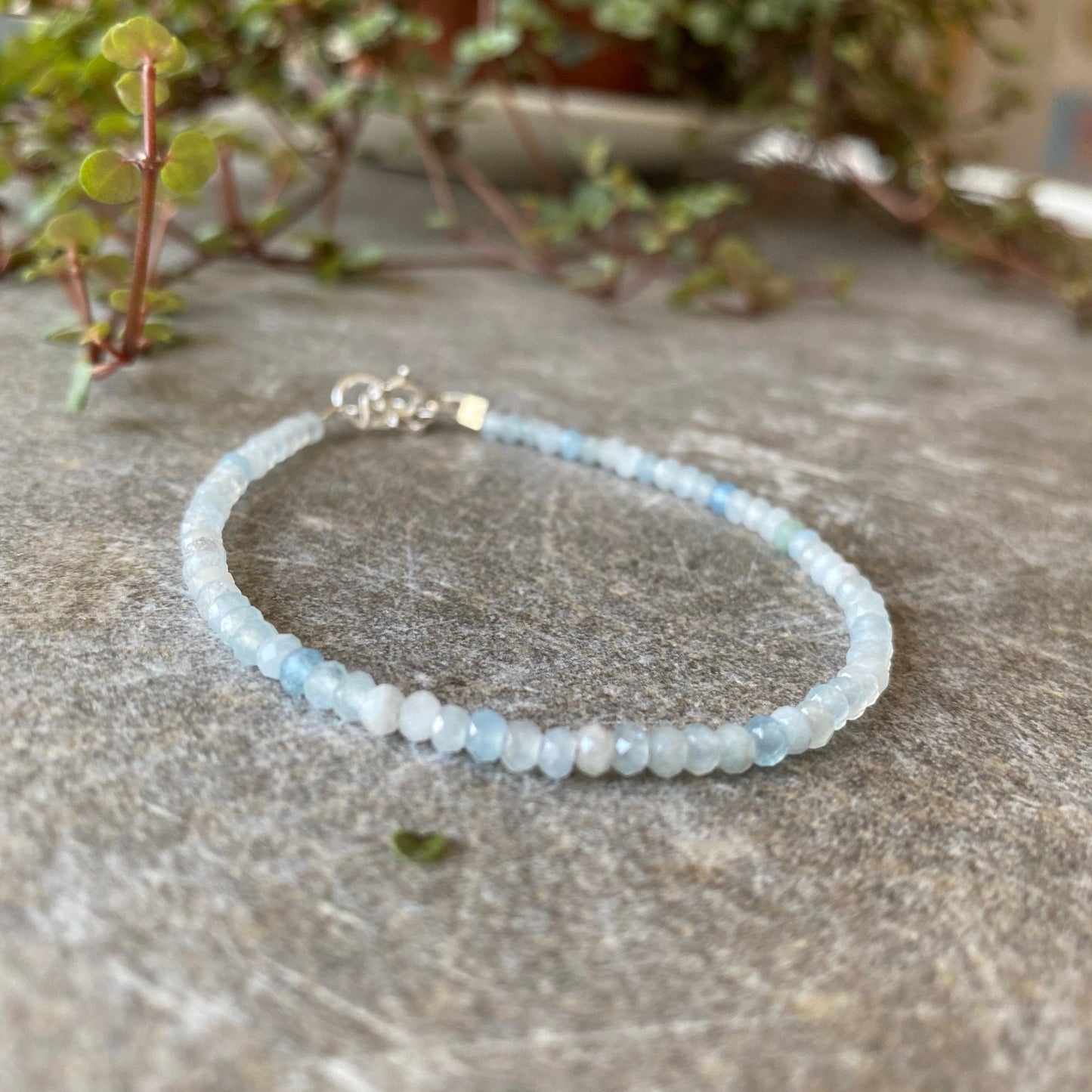 Soothing - Acvamarin - bratara cu cristale naturale fatetate si argint